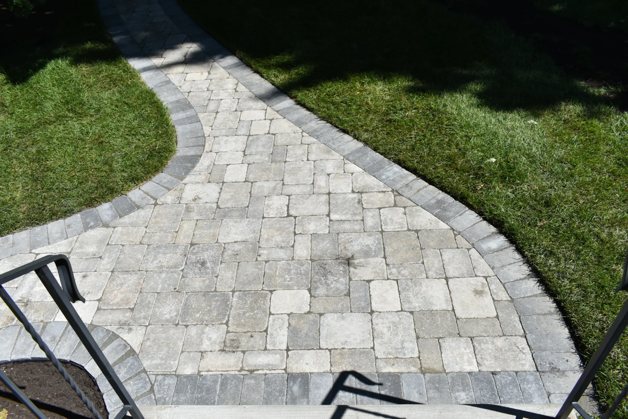 Roman Paver Sidewalk & Front Entrance - Landscaping In Winnipeg Manitoba - Landscaping Gallery Winnipeg