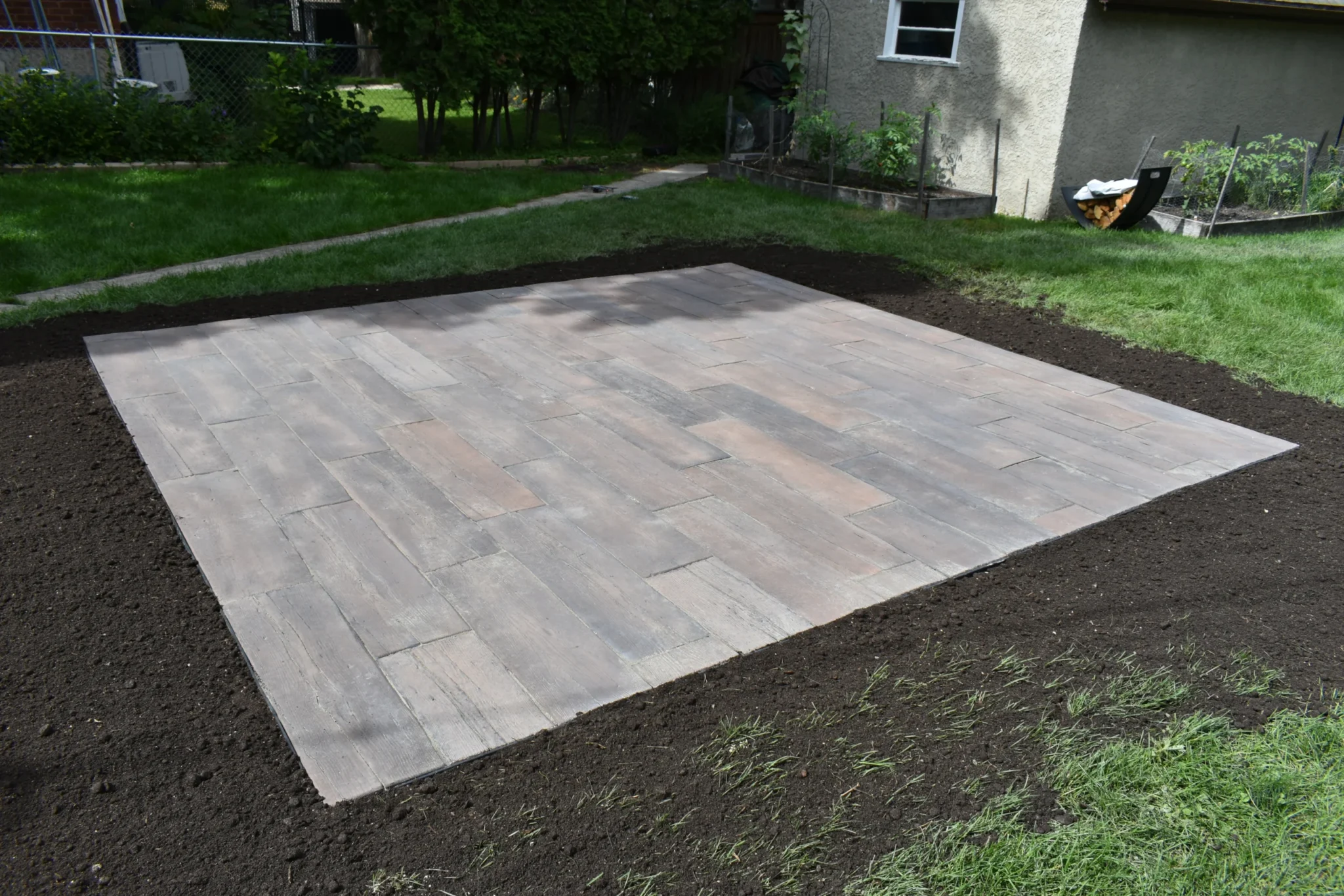 Barkman arborwood slabs installation - Winnipeg landscaping