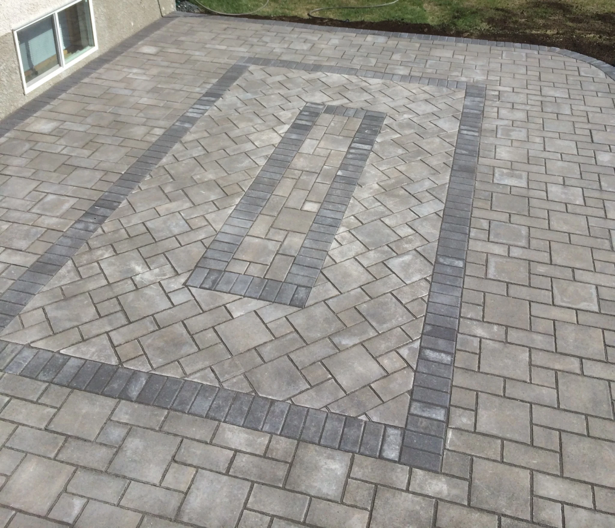 Backyard patio install - Barkman verano pavers with custom inlay 