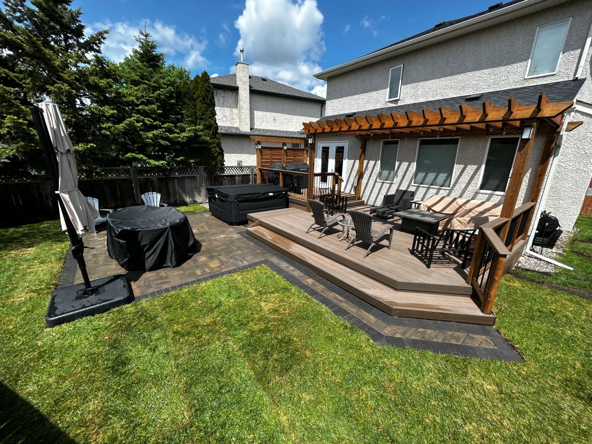 Winnipeg landscaping - Backyard patio install - Barkman Verano Pavers - Landscaping Gallery Winnipeg