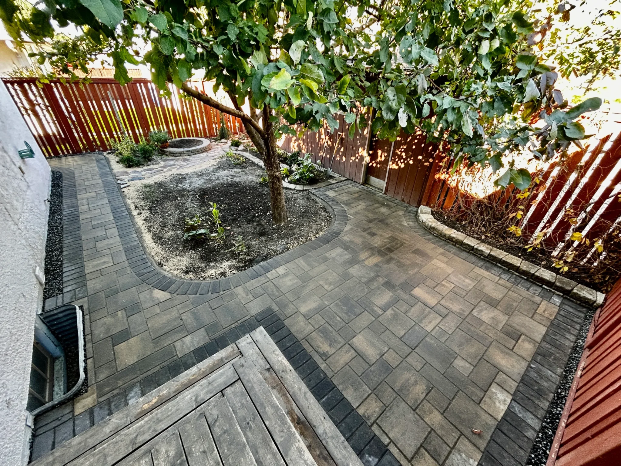 Backyard patio, sidewalk & landscaping - Barkman verano pavers - Winnipeg Landscaping