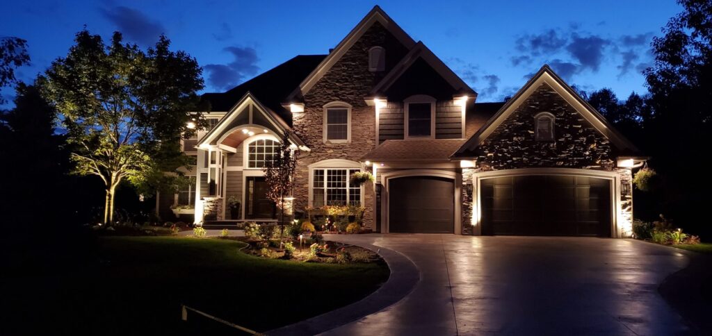 Exterior lighting & landscaping installation - Night shot