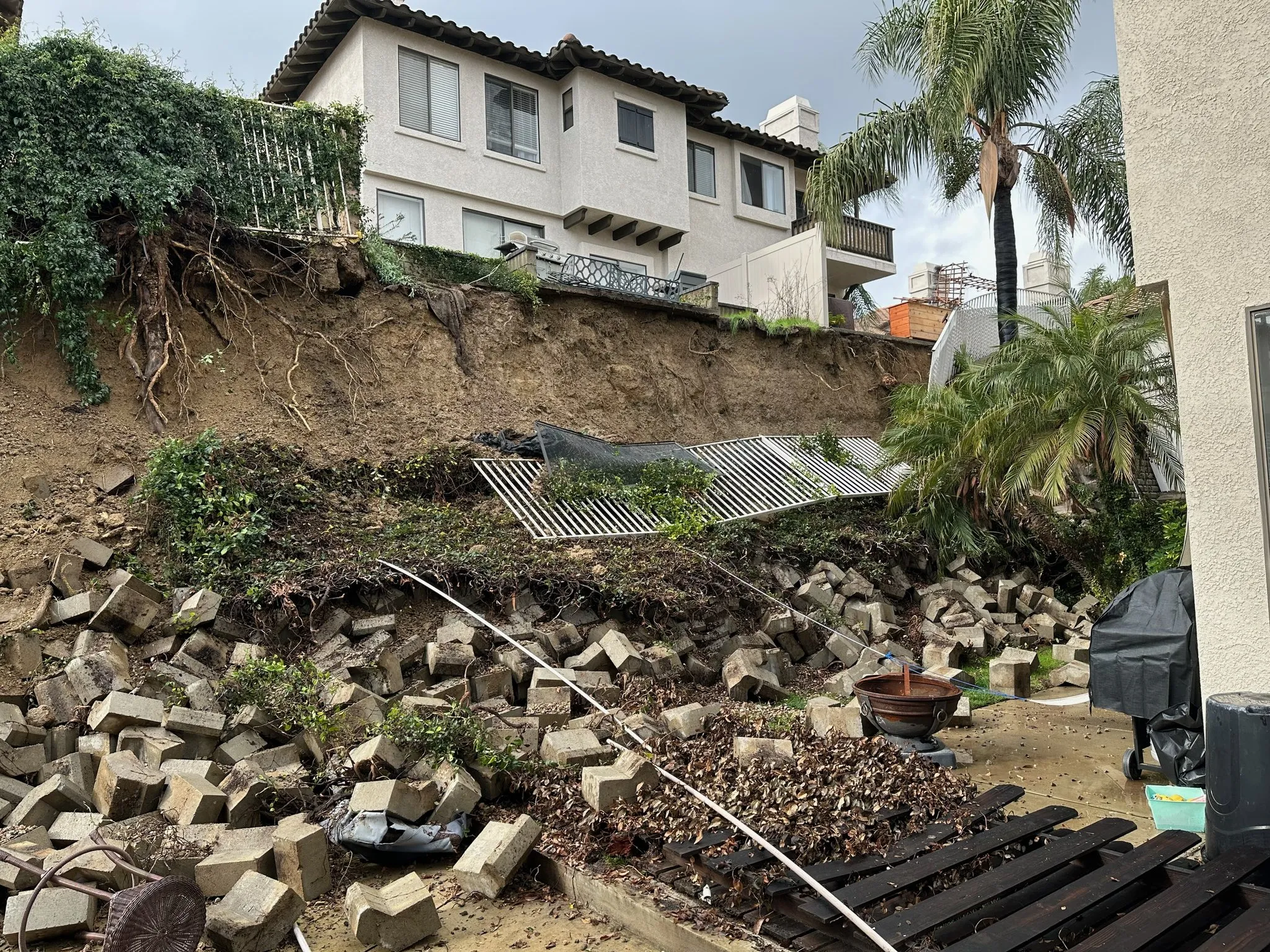 Failed retaining wall with no drainage stone behind